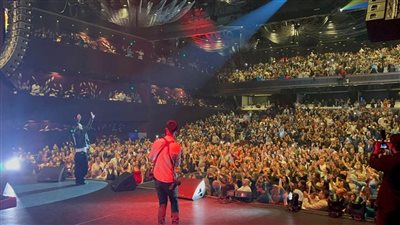 أحمد سعد يوجه التحية للفلسطينيين في حفل راعي مصر بأستراليا 