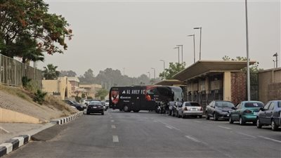 الأهلي يصل ستاد القاهرة استعداد لمواجهة البنك في الدوري (فيديو)