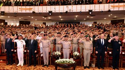 وزير الدفاع يشهد مناقشة البحث الرئيسى لهيئة البحوث العسكرية (فيديو)