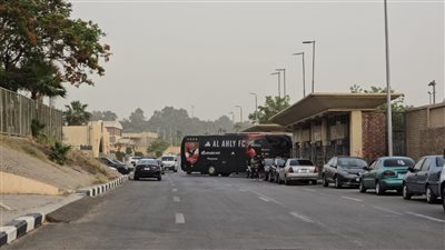 حافلة الأهلي تصل ستاد المقاولون استعداد لمواجهة إنبي بالدوري 