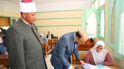 محافظ كفرالشيخ يتفقد لجان امتحانات الشهادة الإعدادية الأزهرية (صور)