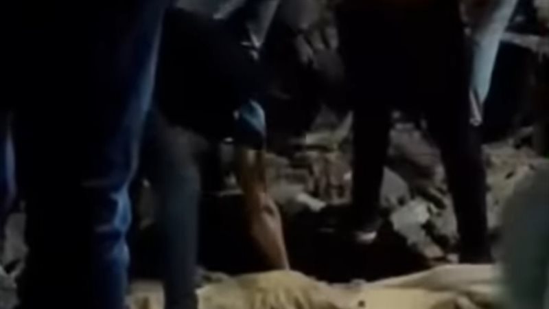 هدم المقبرة 