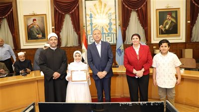 محافظ القاهرة يكرم الطلاب والطالبات الفائزين في مسابقة حفظ القرآن الكريم