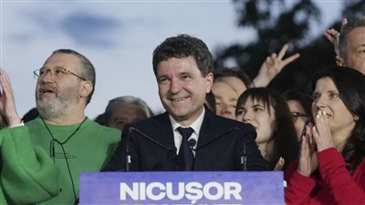 فوز نيكوشور دان برئاسة رومانيا بنسبة 54.9%