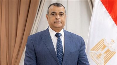 وزير الإنتاج الحربي يهنئ الفريق الأول لكرة القدم بعد تأهله لدوري المحترفين