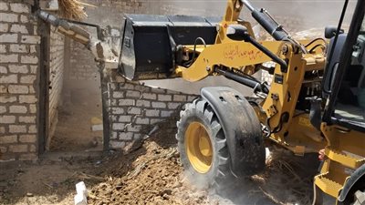 إزالة 5 حالات تعدٍ على أراضي أملاك الدولة بالأقصر (صور)