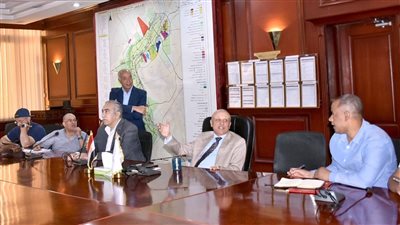 محافظ الأقصر يستقبل وفد هيئة الأنفاق لبحث مشروع القطار الكهربائي السريع