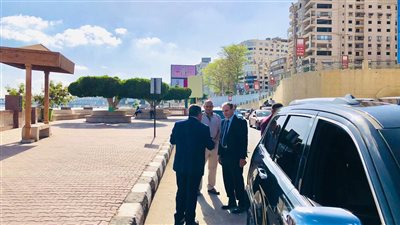 محافظ الدقهلية يكلف بإزالة منفذ لبيع الخضراوات والفاكهة بالمنصورة لعدم الالتزام بالأسعار (صور)