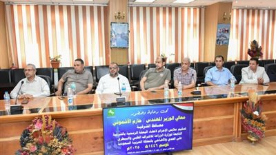 محافظ الشرقية يُسلم ملابس الإحرام لأعضاء البعثة الطبية بنطاق المحافظة 