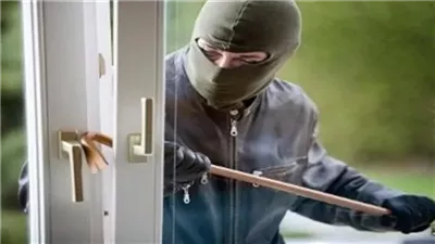 رفع البصمات وتفريغ الكاميرات.. تحركات عاجلة في واقعة سرقة شقة سفير بأكتوبر 