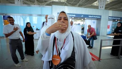 ورود وأناشيد وفرحة، استقبال مهيب لحجاج القرعة في المدينة المنورة (صور)