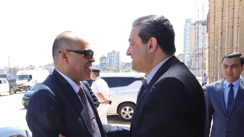 محافظ دمياط يستقبل