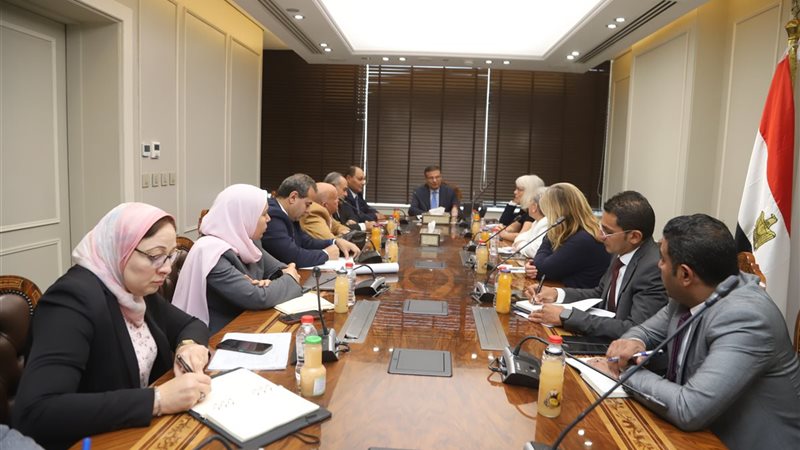 وزير الزراعة وبعثة