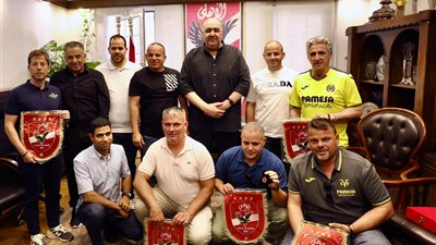 الأهلي يستقبل وفدا من نادي فياريال الإسباني 