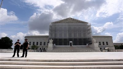 المحكمة العليا الأمريكية تؤيد قرار ترامب بشأن ترحيل 350 ألف مهاجر فنزويلي