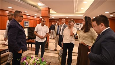 محافظ جنوب سيناء يلتقي المصابتين بحادث مطار شرم الشيخ عقب استقرار حالتهما 