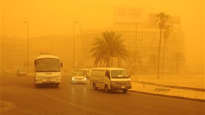 رياح مثيرة للرمال والأتربة على هذه المناطق