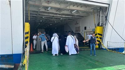 الفوج الثاني من حجاج البر يغادر ميناء نويبع البحري (صور)