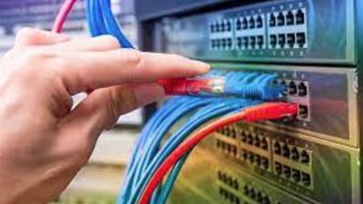 ما حكم توصيل الإنترنت لمن يستخدمه في معصية الله؟ أمين الفتوى يجيب (فيديو)