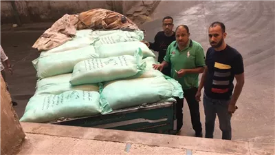 ضبط سيارة نصف نقل محملة 37 شيكارة دقيق مدعم قبل تهريبها بالإسكندرية