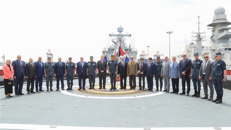 القوات البحرية ,