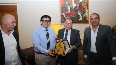 تكريم رئيس دار الأوبرا من النقابة العامة للصحافة والطباعة والإعلام