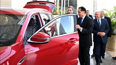 مدبولى: زيادة الحوافز الخاصة بتصنيع السيارات محليا مرتبطة بنسبة المكون المحلي