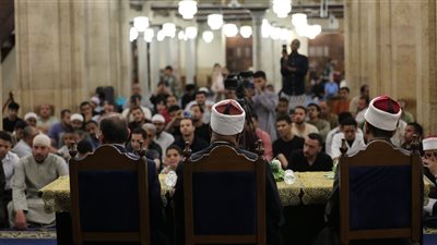 ملتقى الأزهر يربط بين التفكك الأسري والفراغ وانتشار الإدمان ويطالب بمراقبة مواقع التواصل