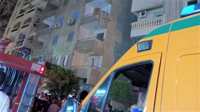 تفحم أثاث الشقة، المعمل الجنائي يعاين حريق شقة ببولاق الدكرور 