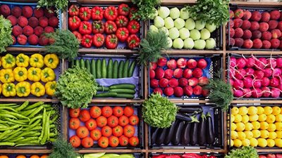 أسعار الخضار اليوم، انخفاض الطماطم 4 جنيهات وارتفاع الثوم ومفاجأة عن الليمون 