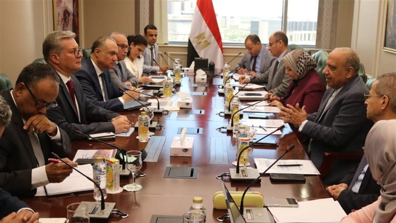 اجتماعا وزيرا الكهرباء