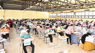 رئيس جامعة أسيوط يشدد على تواجد أساتذة المواد والتصدي لمحاولات الغش في الامتحانات (صور) 