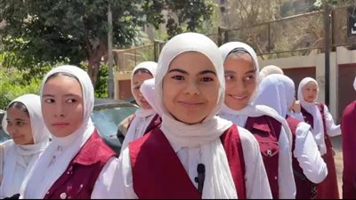 طالبات أولى ثانوي بالقاهرة: السيستم كان معلق، وحيرة بسبب معنى كلمة يعجز ( فيديو) 