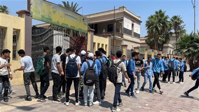 طلاب الصف الأول الثانوي بالجيزة: امتحان العربي حلو والوقت كافٍ للمراجعة (فيديو) 