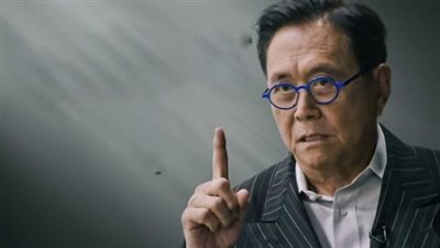 بداية انهيار الولايات المتحدة، رجل أعمال: العملات المالية الأمريكية مزيفة والملايين يبادون