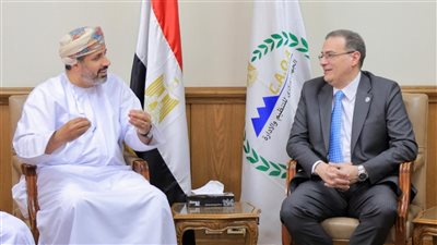 رئيس التنظيم والإدارة يبحث مع وزير العمل العماني سبل تعزيز التعاون المشترك