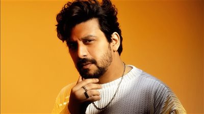 نبيل يطرح ألبومه الجديد مش طبيعي (فيديو)