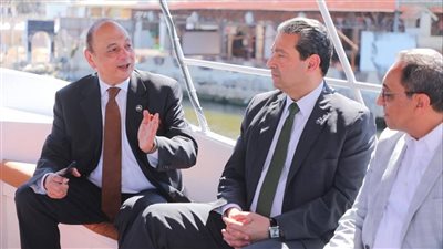 محافظا دمياط وقنا يتفقدان مصب نهر النيل وورش صناعة السفن برأس البر