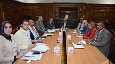 رئيس التأمين الصحي: وضع آليات فعالة لتقليل التكدس في العيادات والمستشفيات 