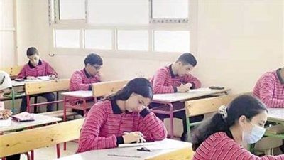 طلاب المرحلة الابتدائية في الفيوم يبدأون اليوم امتحانات المواد الأساسية