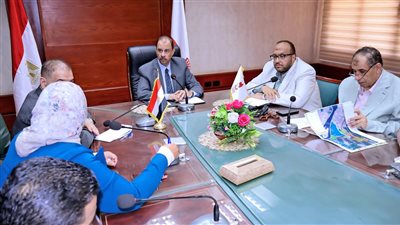 محافظ سوهاج يتابع الموقف التنفيذي لمشروع الصرف الصحي بقرية قلفاو