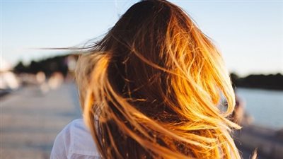 طرق بسيطة للعناية بالشعر فى الطقس الحار 
