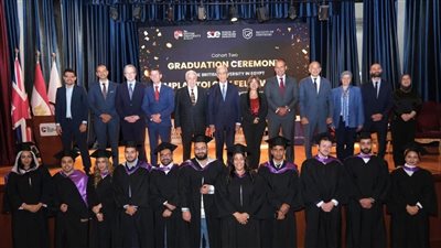 الجامعة البريطانية تحتفل بتخرج الدفعة الثانية من برنامج زمالة زراعة الأسنان بالتعاون مع شيفيلد