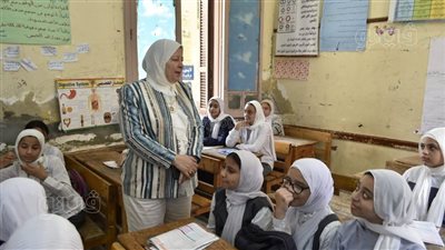 إصابة طالبة وتحطم النوافذ إثر تعدي طلاب على مدرسة عقب الامتحان ببني سويف (صور)