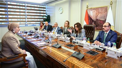 وزيرة التنمية المحلية تترأس لجنة اختيار المتقدمين للوظائف القيادية الشاغرة بالوزارة