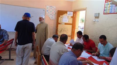 رئيس منطقة سوهاج الأزهرية يتفقد تصحيح إجابات امتحانات الابتدائية والإعدادية 