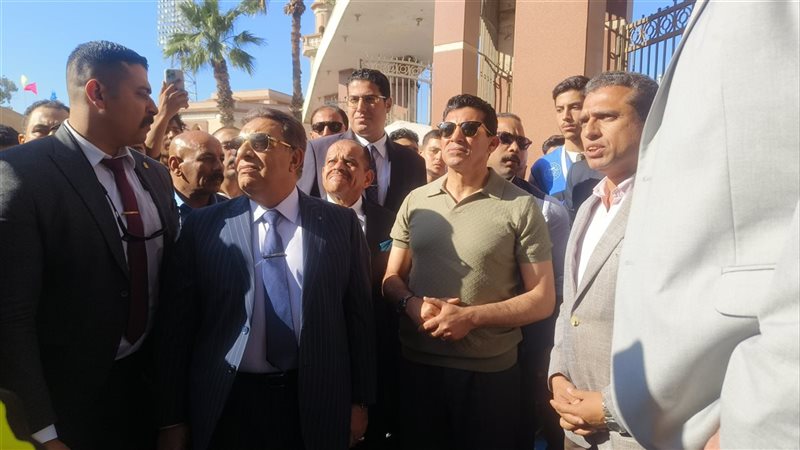 محافظ الدقهلية ووزير