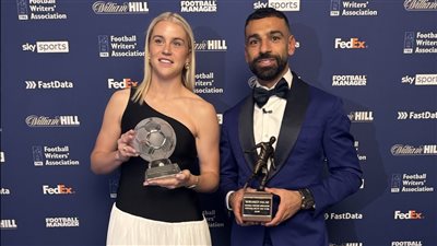 محمد صلاح يتسلم جائزة أفضل لاعب في الدوري الإنجليزي بحفل رابطة الكتاب (صور)