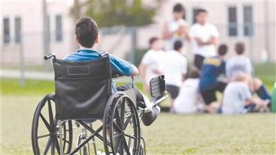 ضوابط استخدام أطفال معاقين في العمل ونسبتهم وفق القانون