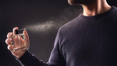 صداع وبقع داكنة أبرز مخاطرها، دراسة مثيرة: استخدام العطور ضار بصحتك والسر في الأوزون